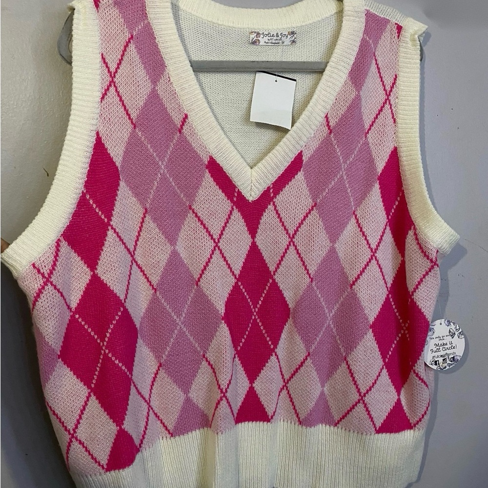 Pink V-Neck Sweater in Soft Knit with Argyle Pattern